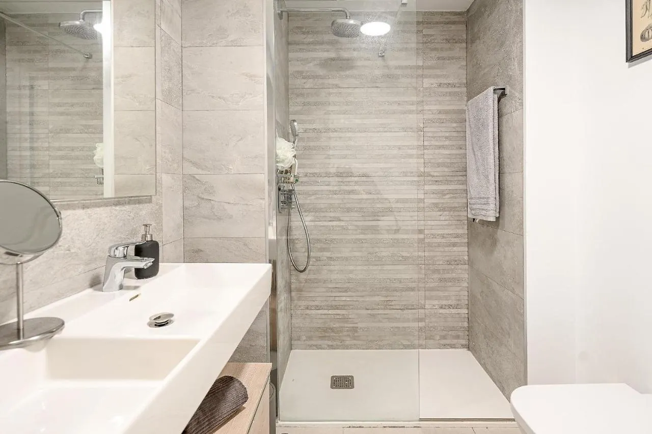 Modern 3 Bedroom Apartment إِستيبونا